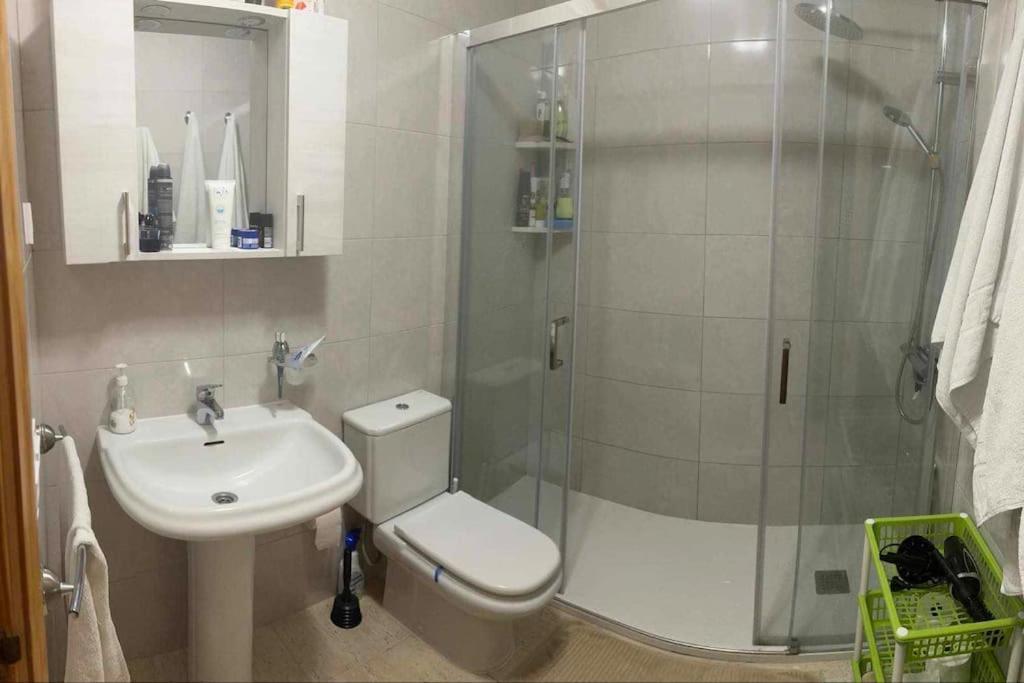 2bed Flat With Big Lounge&pool!5min Walk To Beach!