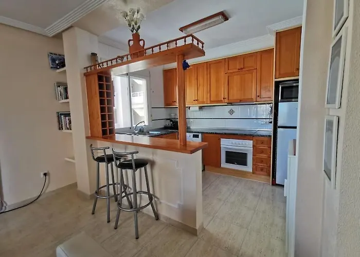 2Bed Flat With Big Lounge&Pool!5Min Walk To Beach!