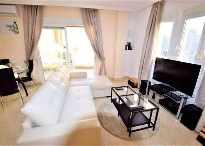 2Bed Flat With Big Lounge&Pool!5Min Walk To Beach!
