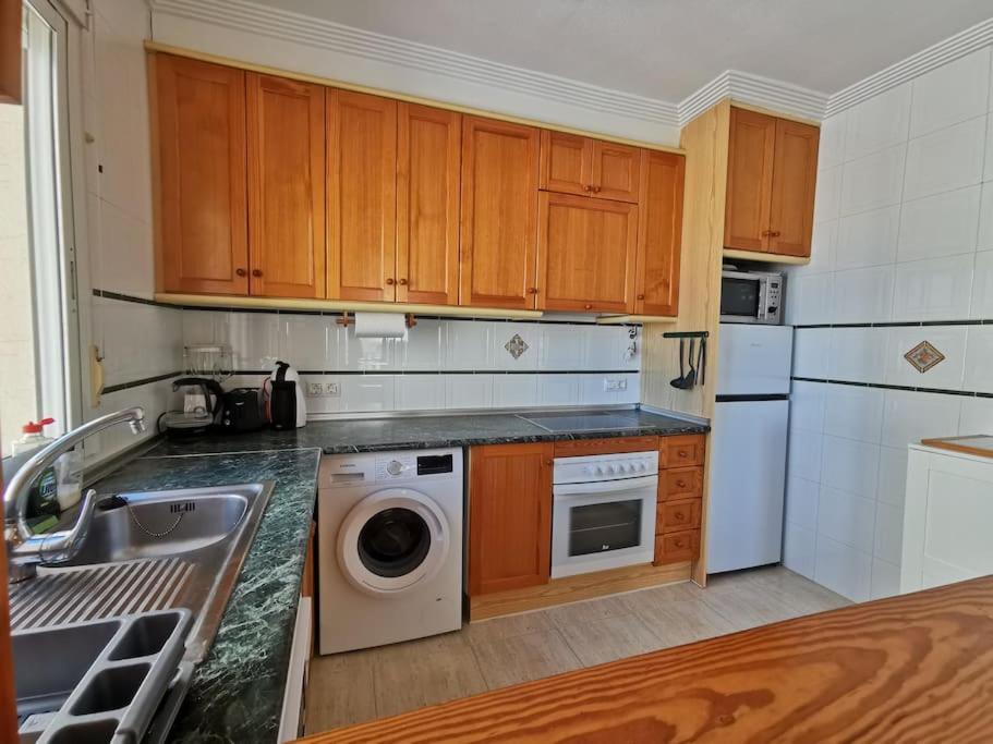 Apartment 2bed Flat With Big Lounge&pool!5min Walk To Beach! *
