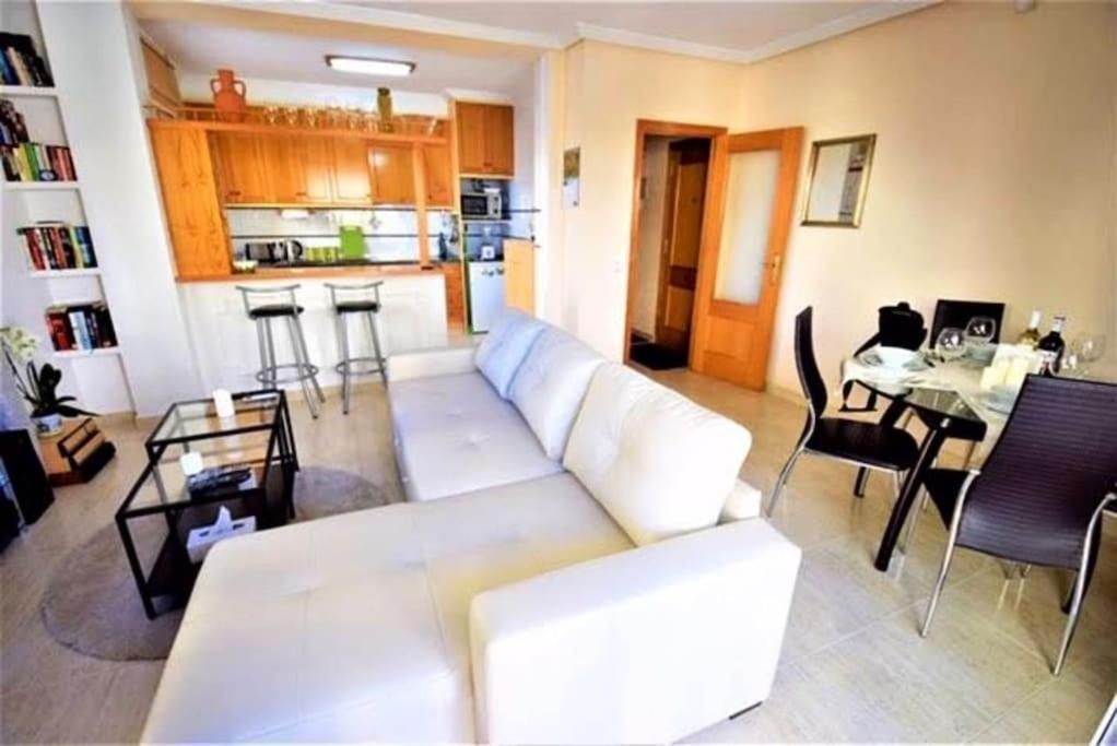 2bed Flat With Big Lounge&pool!5min Walk To Beach! *