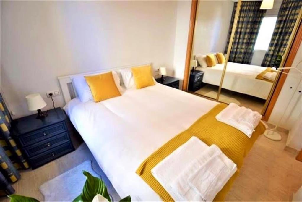 2bed Flat With Big Lounge&pool!5min Walk To Beach! Apartment
